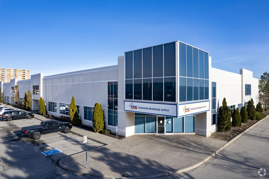 3350 Ridgeway Dr, Mississauga, ON à louer - Photo de l’immeuble – Image 2 sur 6