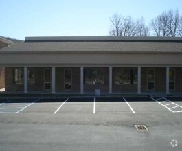2 Tamarack Rd, Andover, NJ à louer - Photo de l’immeuble – Image 2 sur 5