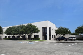 5150 Greens Rd, Houston, TX à louer Photo de l’immeuble– Image 1 sur 4