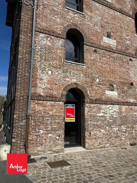 Local commercial dans LÈVES à louer - Photo de l’immeuble – Image 1 sur 3