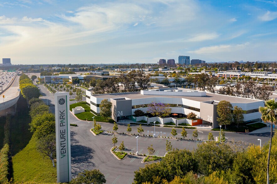 30 Executive Park, Irvine, CA à louer - Photo de l’immeuble – Image 2 sur 9