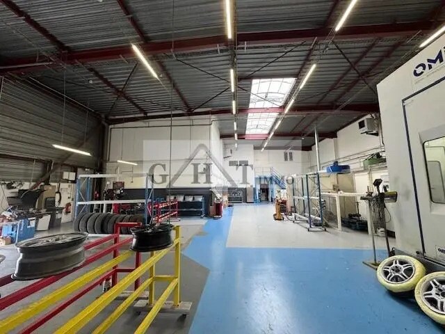 Industriel/Logistique dans Neuilly-Plaisance à louer - Photo de l’immeuble – Image 1 sur 7