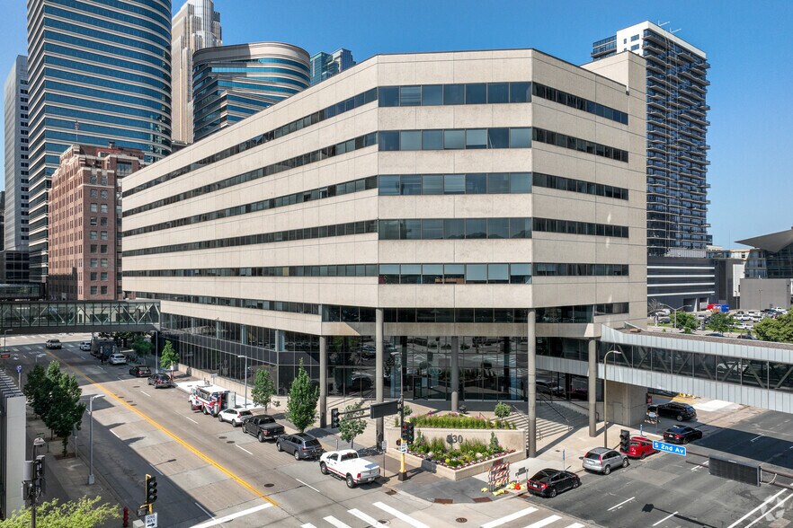 330 2nd Ave S, Minneapolis, MN à vendre - Photo principale – Image 1 sur 48
