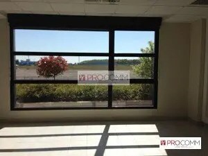 Plus de détails pour Local d'activités à louer