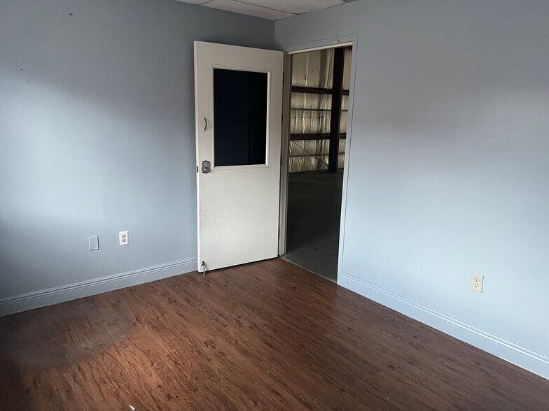 2433 S 86th St, Tampa, FL à louer - Photo de l’immeuble – Image 2 sur 13