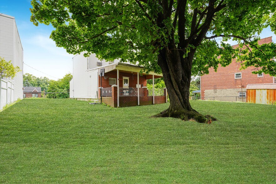 2594 50th St, Woodside, NY à vendre - Photo de l’immeuble – Image 3 sur 28