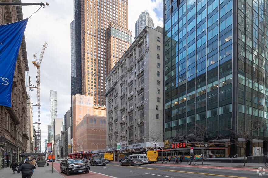 200 W 57th St, New York, NY à louer - Photo principale – Image 1 sur 5