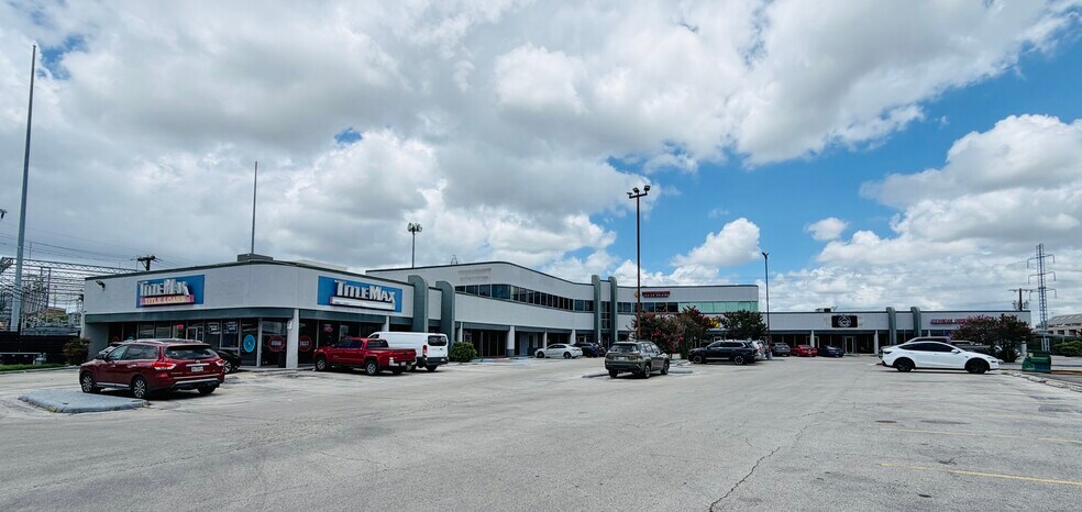 5152 Fredericksburg Rd, San Antonio, TX à louer - Photo de l’immeuble – Image 3 sur 5