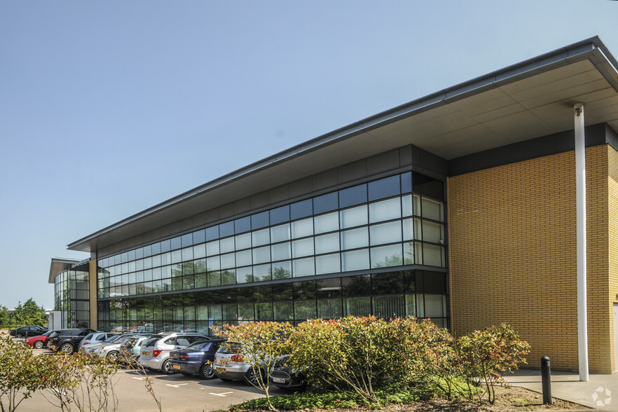 Falcon Way, Welwyn Garden City à louer - Photo de l’immeuble – Image 1 sur 1