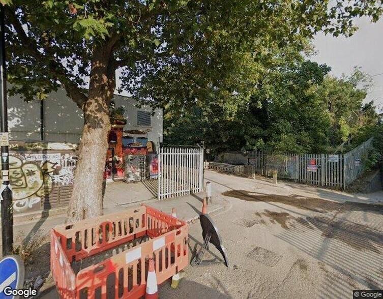 110-118 Markfield Rd, Londres à louer - Photo de l’immeuble – Image 3 sur 5