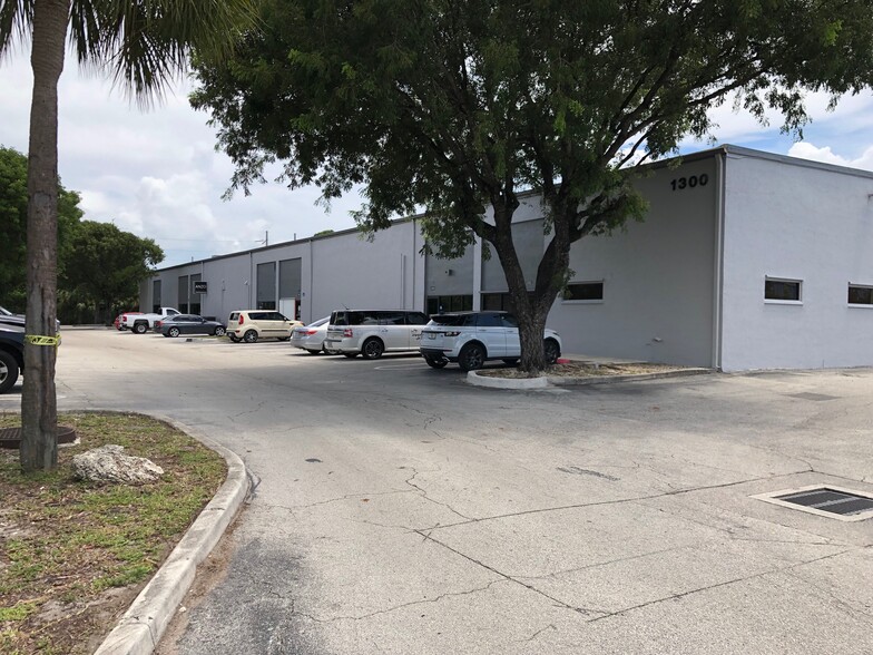 1300-1370 W Industrial Ave, Boynton Beach, FL à louer - Photo de l’immeuble – Image 1 sur 6