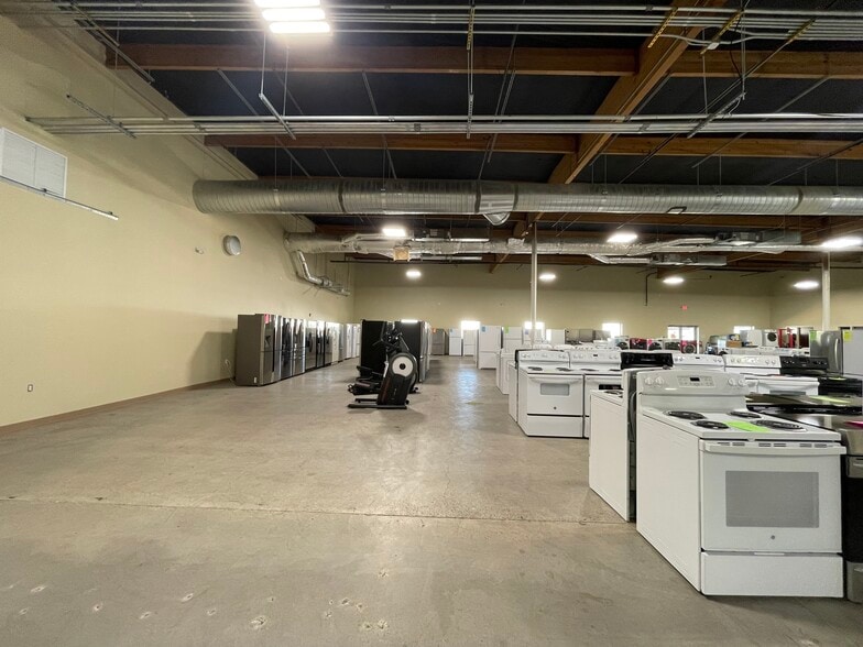 4825 Commercial St SE, Salem, OR à louer - Photo de l’immeuble – Image 2 sur 14