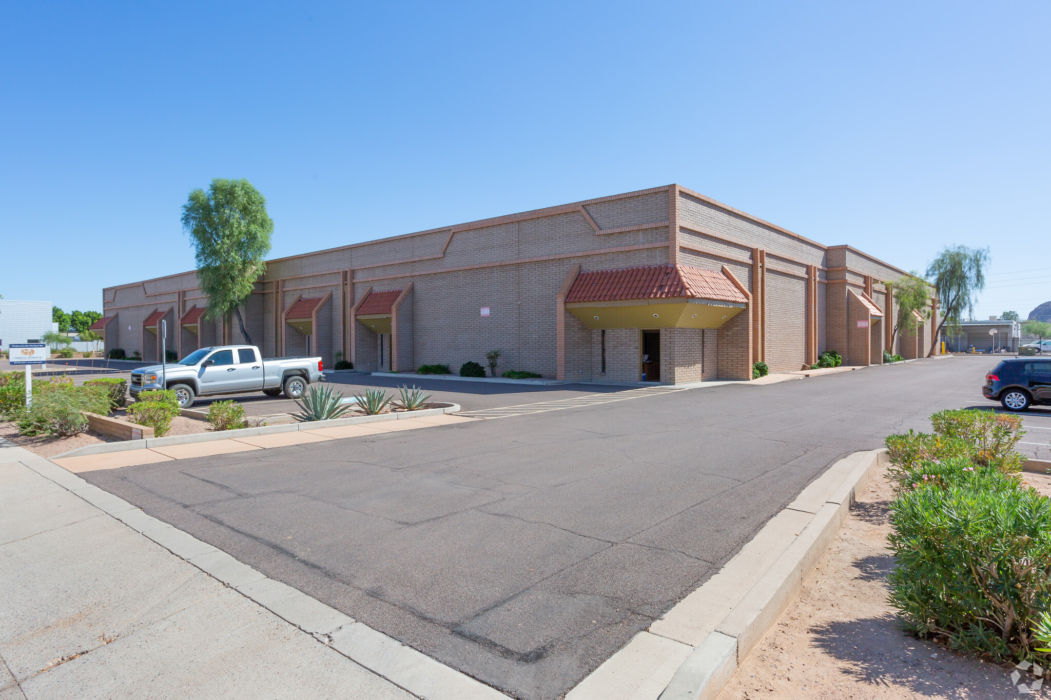 1701 W 10th St, Tempe, AZ à louer Photo de l’immeuble– Image 1 sur 4