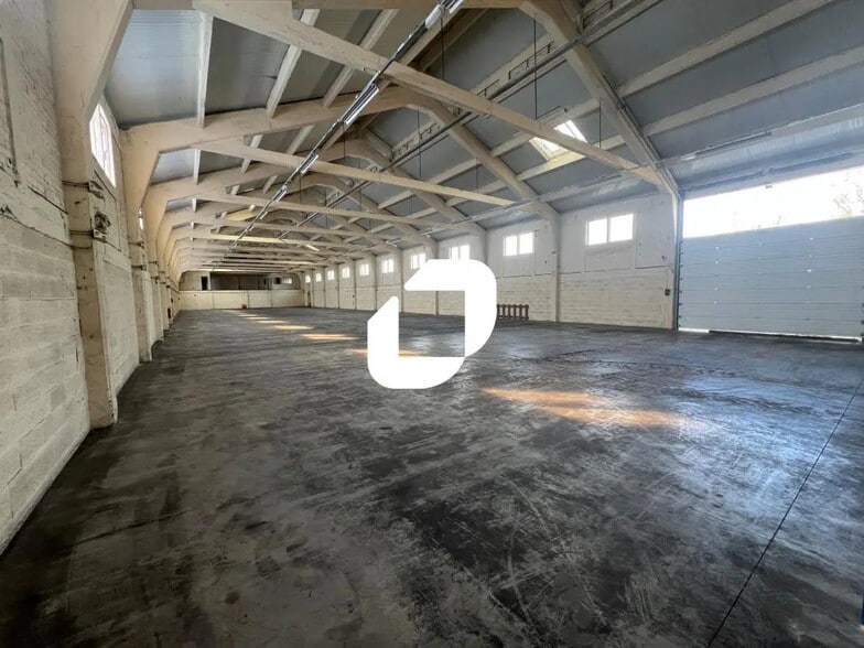 Local d’activités dans Douvrin à louer - Photo de l’immeuble – Image 3 sur 10