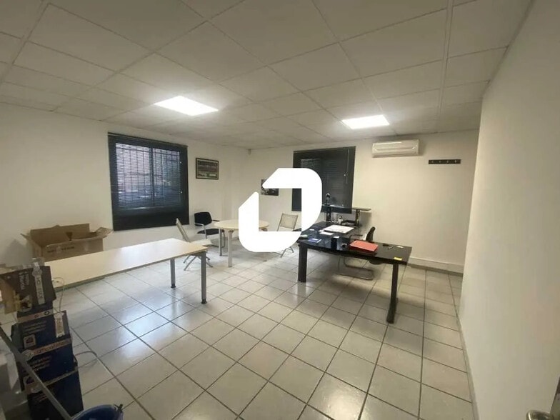 Local d’activités dans Saint-Médard-en-Jalles à louer - Photo intérieure – Image 1 sur 6