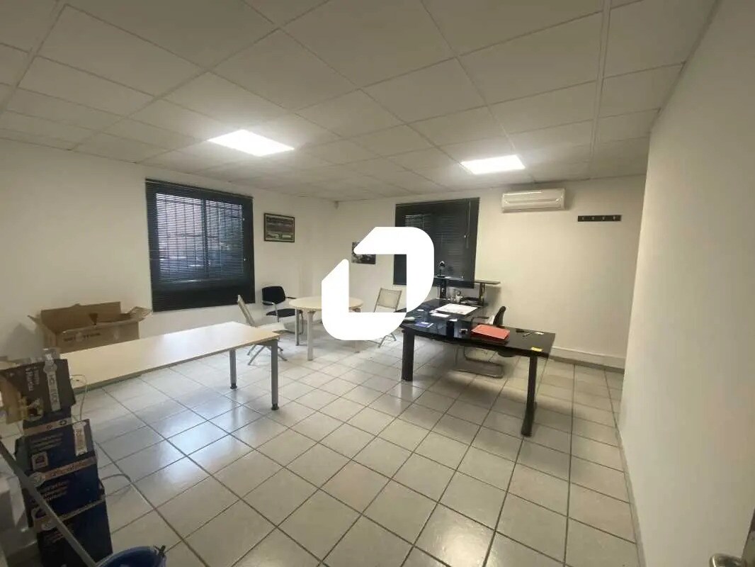 Local d’activités dans Saint-Médard-en-Jalles à louer Photo intérieure– Image 1 sur 7