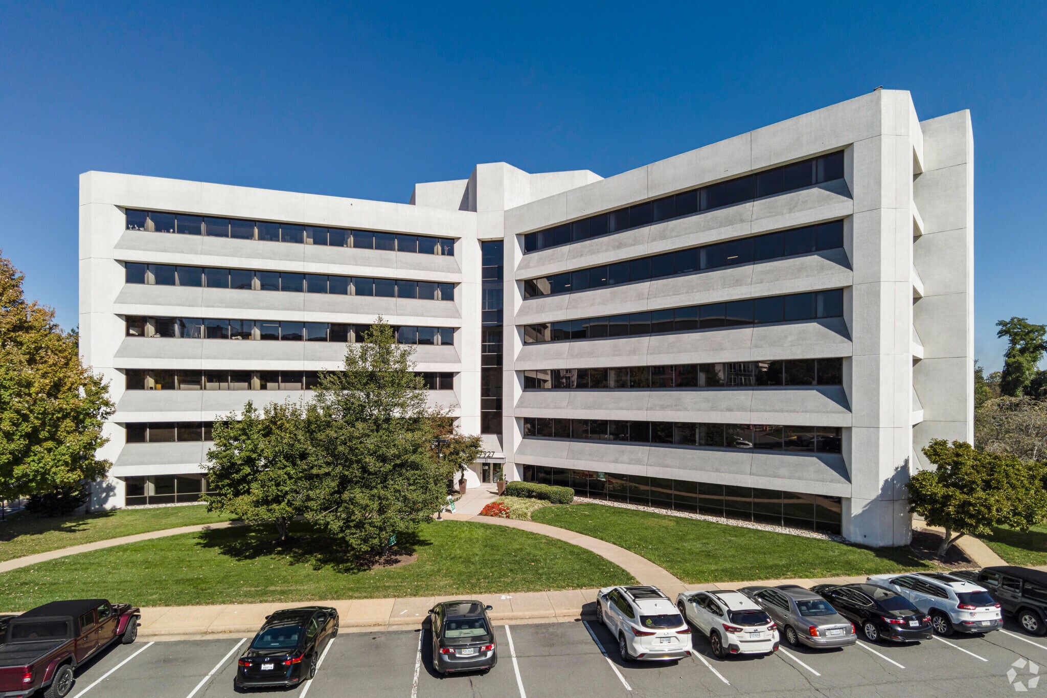 7927 Jones Branch Dr, McLean, VA à louer Photo de l’immeuble– Image 1 sur 25