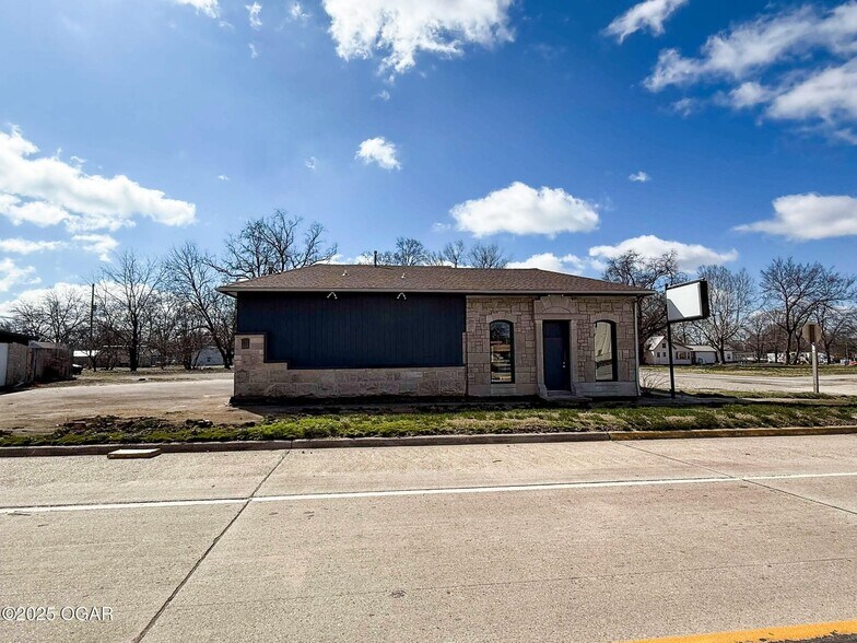 622 6th St, Oswego, KS à vendre - Photo principale – Image 1 sur 12
