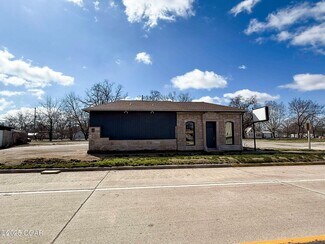 Plus de détails pour 622 6th St, Oswego, KS - Spécialisé à vendre