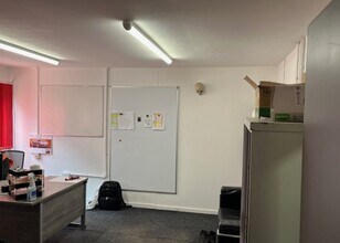 Pattinson Rd, Washington à louer Photo intérieure– Image 2 sur 3