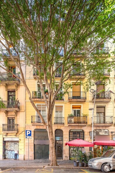 Immeuble residentiel dans Barcelone, Barcelona à vendre - Photo de l’immeuble – Image 1 sur 1