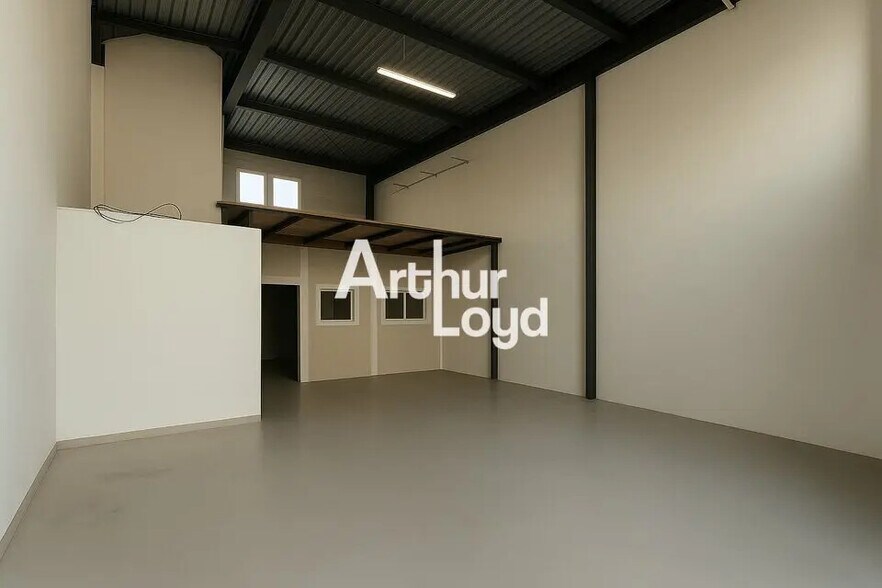 Local d’activités dans Fréjus à louer - Photo intérieure – Image 2 sur 3