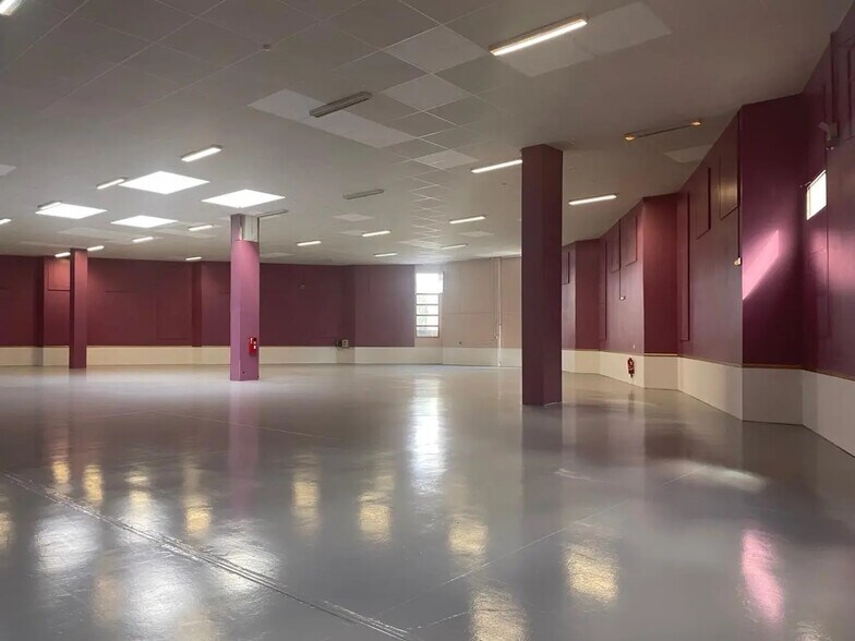 Local d’activités dans Saint-Denis à louer - Photo de l’immeuble – Image 2 sur 15