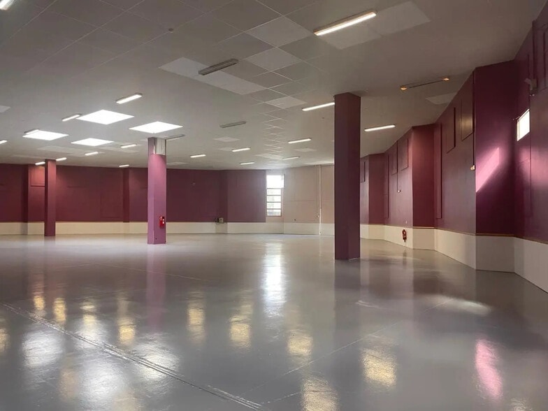 Local d’activités dans Saint-Denis à louer - Photo intérieure – Image 2 sur 15