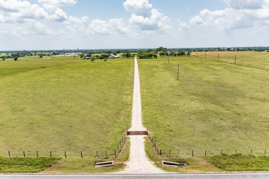 1230 FM 155 S, Weimar, TX à vendre - Photo de l’immeuble – Image 2 sur 27