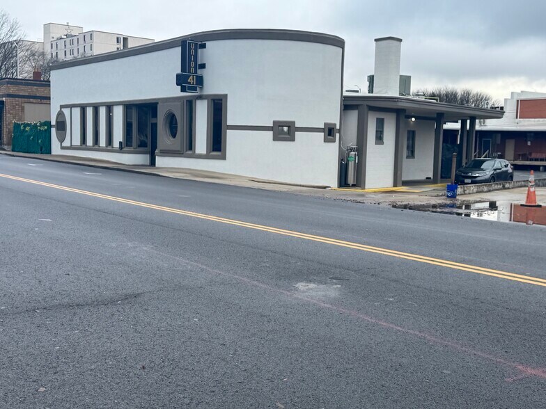 171 Piedmont Ave, Bristol, VA à louer - Photo de l’immeuble – Image 1 sur 6