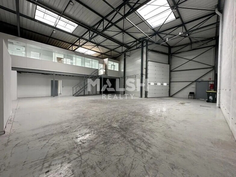 Bureau dans Saint-Priest à louer - Photo intérieure – Image 2 sur 9