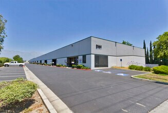 2141 E Philadelphia St, Ontario, CA à louer Photo intérieure– Image 1 sur 3