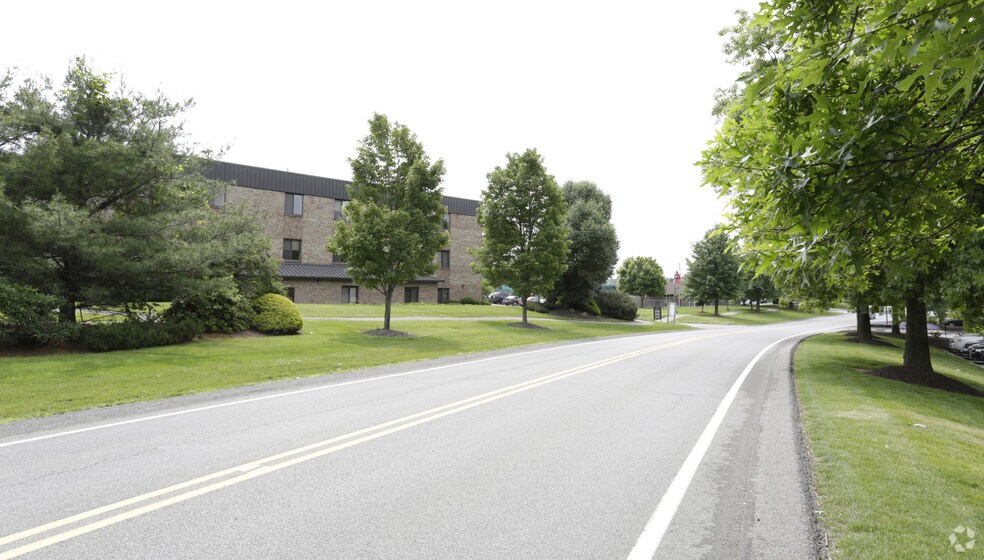 213 Executive Dr, Cranberry, PA à vendre - Photo de l’immeuble – Image 3 sur 11