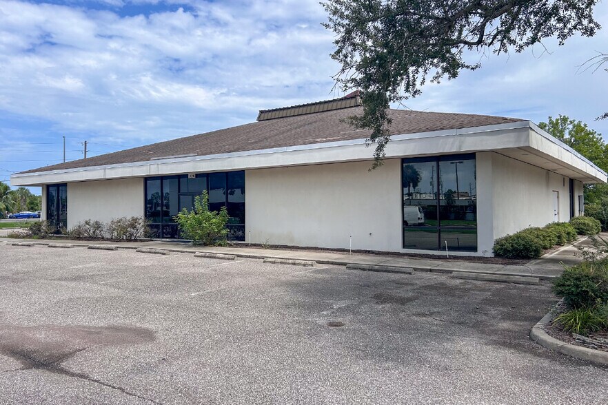 10290 Regency Park Blvd, Port Richey, FL à vendre - Photo de l’immeuble – Image 3 sur 4