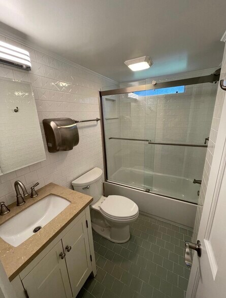 2125 Montford Ave, Charleston, SC à louer - Photo de l’immeuble – Image 3 sur 7