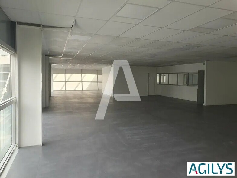 Local d’activités dans Champigny-sur-Marne à louer - Photo de l’immeuble – Image 2 sur 10