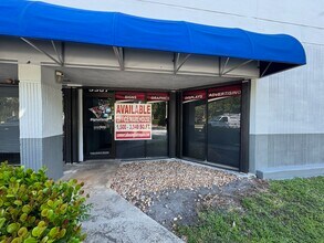5301 N Nob Hill Rd, Sunrise, FL à louer Photo de l’immeuble– Image 1 sur 8