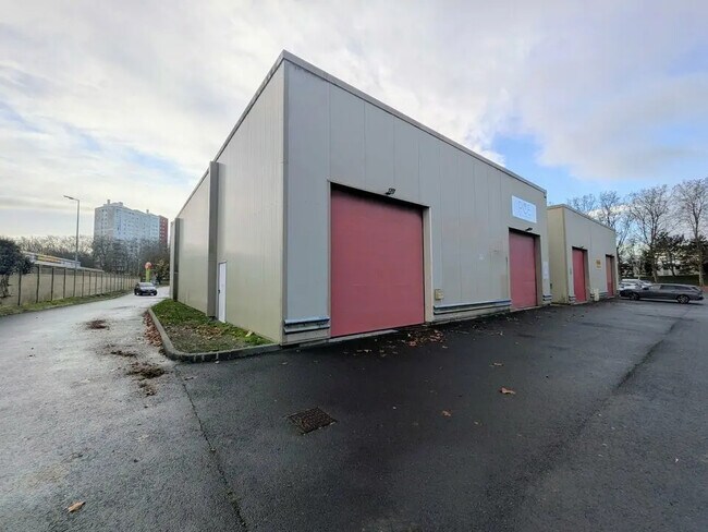 Plus de détails pour Local d'activités à louer