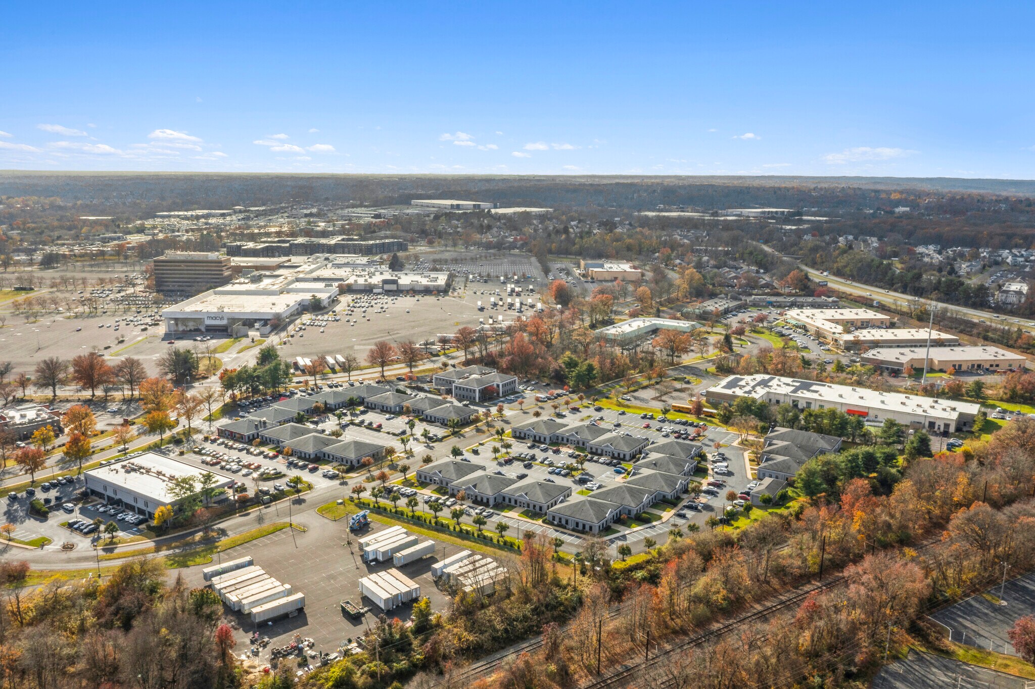 970 Town Center Dr, Langhorne, PA à louer Photo de l’immeuble– Image 1 sur 23