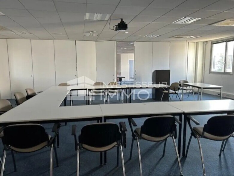 Local d’activités dans Nanterre à louer - Photo de l’immeuble – Image 1 sur 17