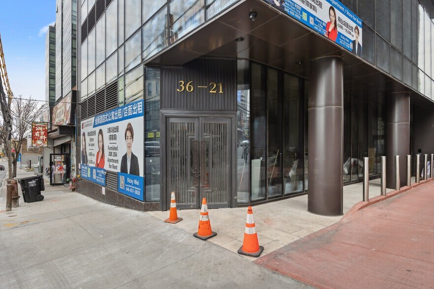 3621-3627 Prince St, Flushing, NY à louer - Photo de l’immeuble – Image 1 sur 15