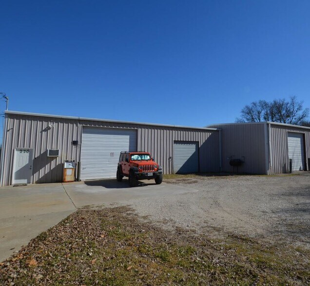 220 S 1st St, Sanger, TX à louer - Photo principale – Image 1 sur 5