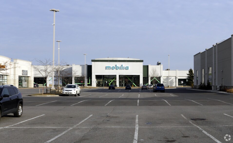 1501-1515 Boul Des Promenades, Saint-hubert, QC à louer - Photo de l’immeuble – Image 3 sur 3