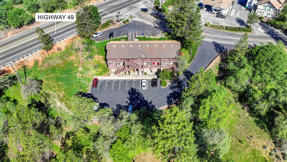10015 Alta Sierra Dr, Grass Valley, CA à vendre - Photo de l’immeuble – Image 2 sur 45