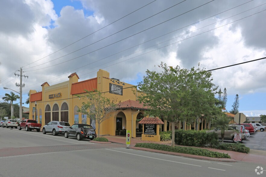 555 S Colorado Ave, Stuart, FL à louer - Photo de l’immeuble – Image 2 sur 8