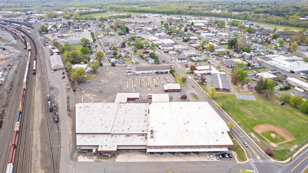 26 Sears Way, West Springfield, MA à vendre - Photo de l’immeuble – Image 2 sur 34