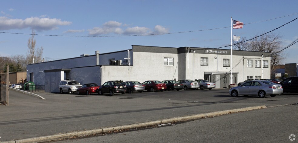 68 W Commercial Ave, Moonachie, NJ à louer - Photo de l’immeuble – Image 1 sur 1