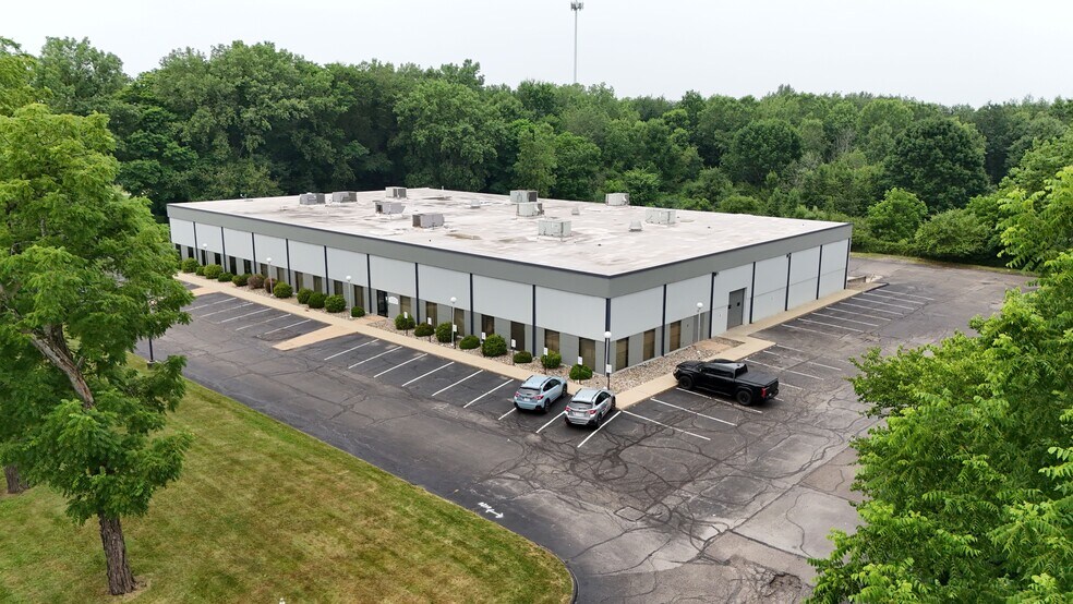 5282 Hudson Dr, Hudson, OH à louer - Photo de l’immeuble – Image 1 sur 5