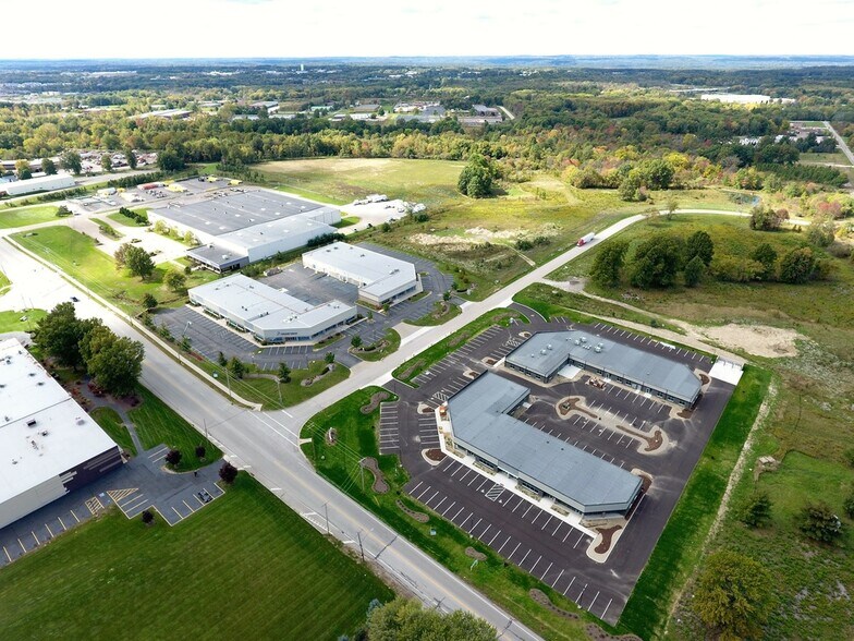 1100 Campus Dr, Stow, OH à louer - Photo de l’immeuble – Image 2 sur 15