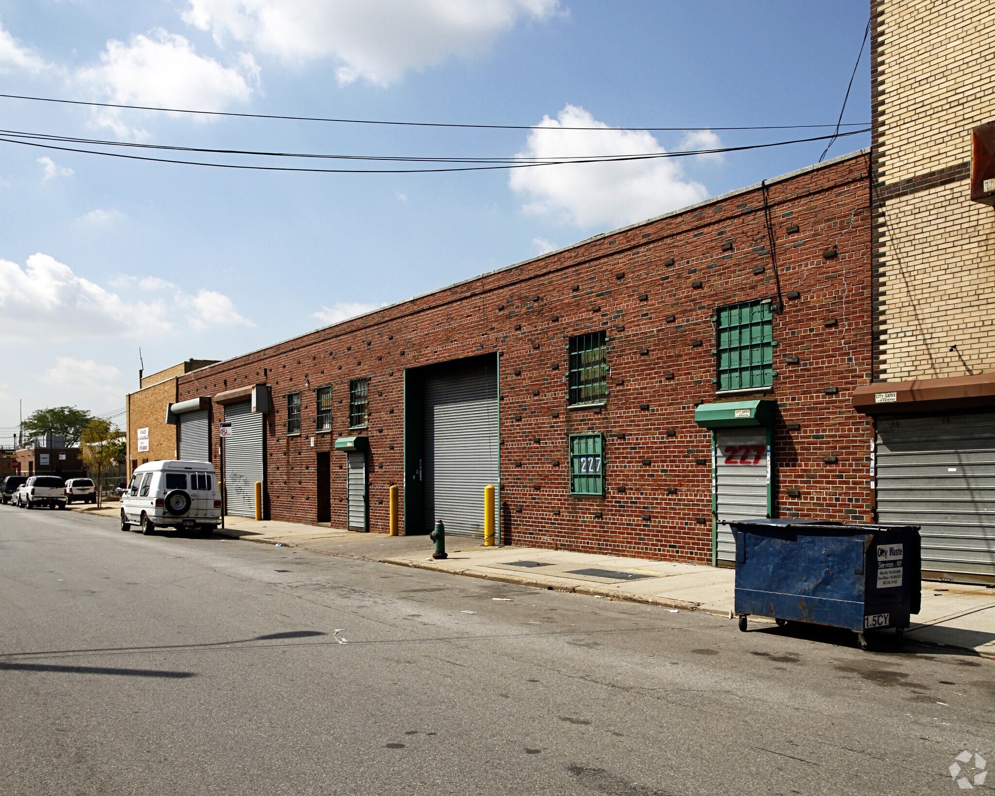 225 Coster St, Bronx, NY à louer Photo de l’immeuble– Image 1 sur 2